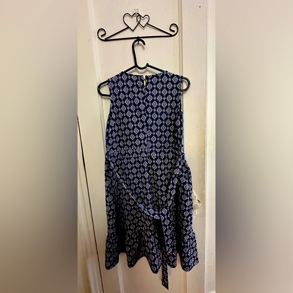 Michael Kors Blue flower
Sleeveless dress .Size women's Xl. - Picture 5 of 7